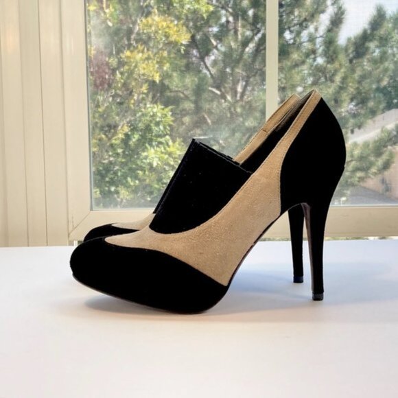 Donald J. Pliner Black and Gray Colorblock Booties - Picture 2 of 9